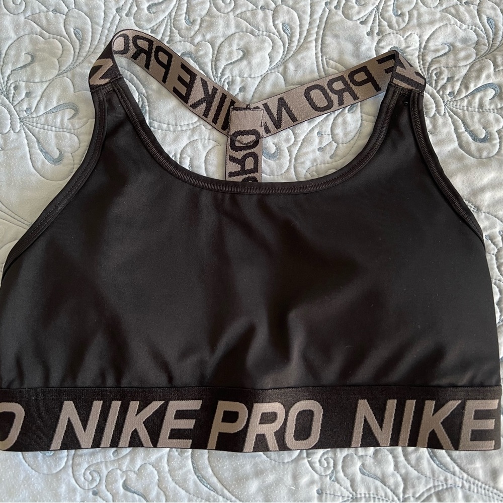 Nike Women's Classic T-Back Padded Sports Yoga Bra, Black, Medium
